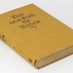 German BDM Girls Book 1935 w/ photos +stories Yellow Edition Jungmadel